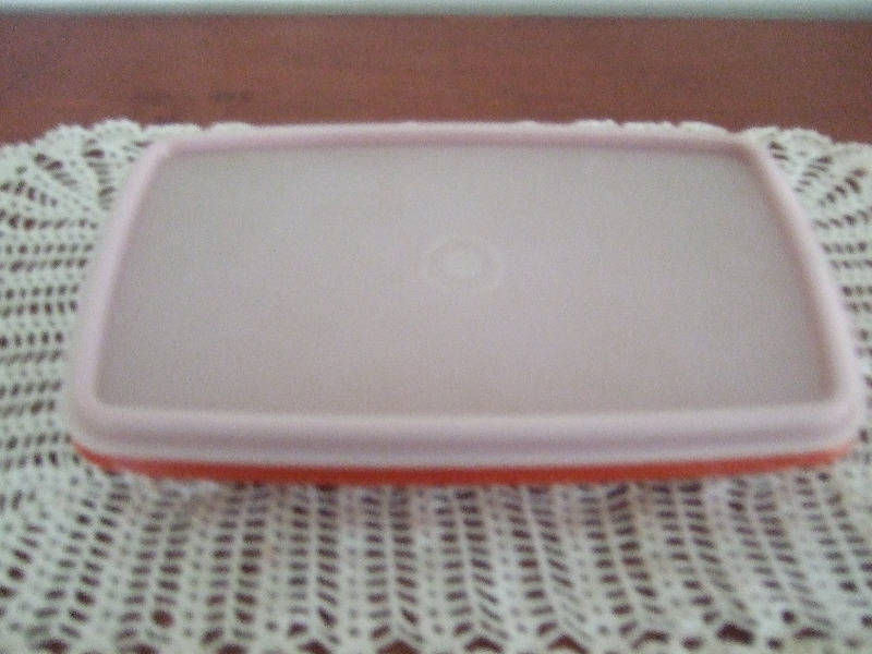 Vintage Tupperware Deli Meat/Bacon Keeper 1292 With Lid — Red/Paprica