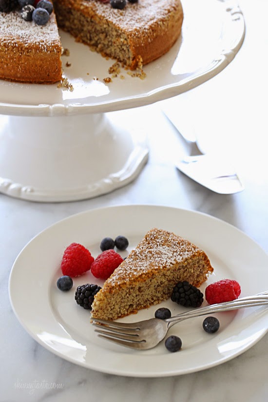 5-Ingredient Almond Cake with Fresh Berries 5-Ingredient Almond Cake with Fresh Berries