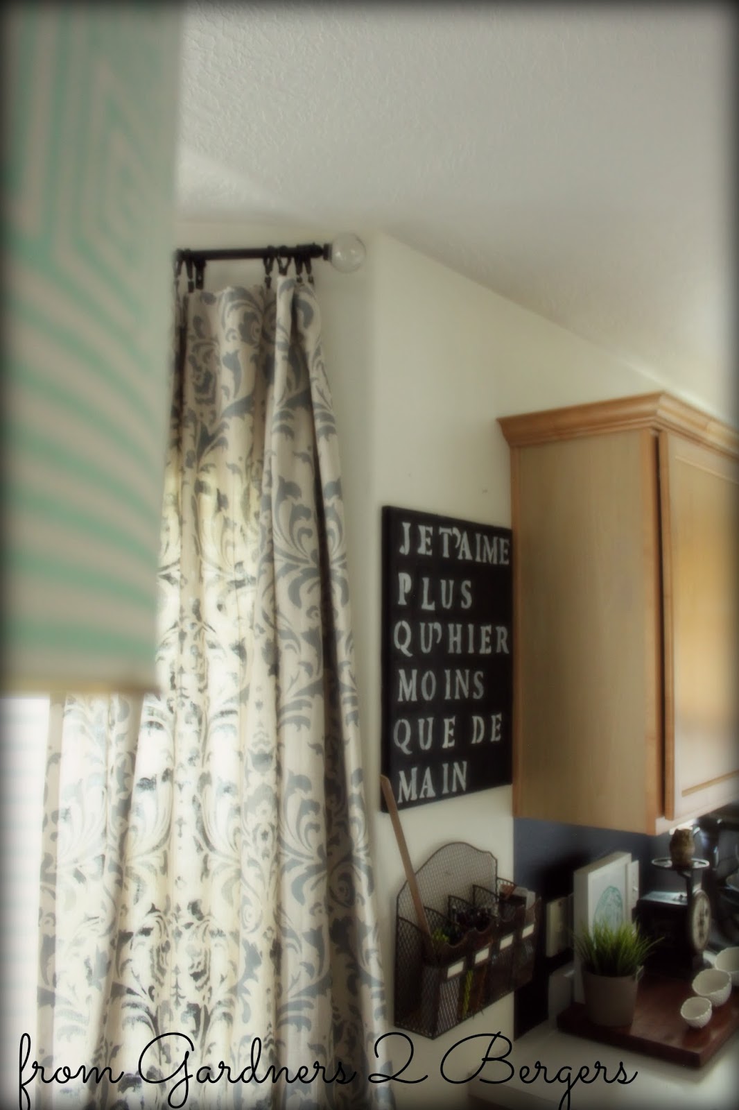 from Gardners 2 Bergers Create Textured [French] Canvas Art