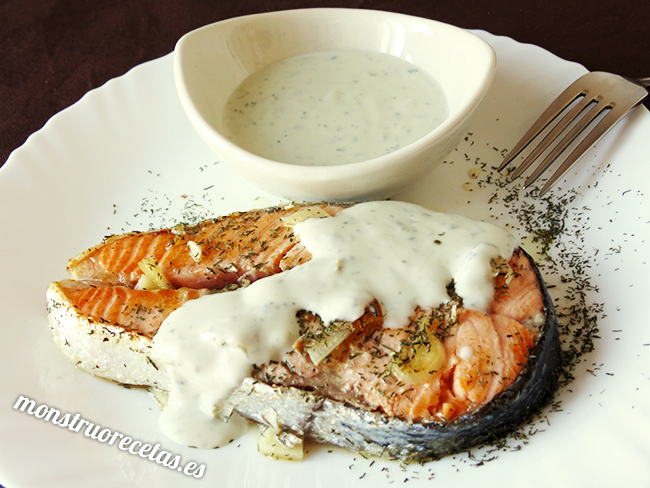 Salmón A La Plancha Con Salsa De Queso Roquefort
