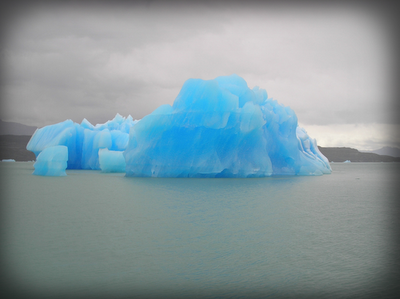 Iceberg de hielo azul