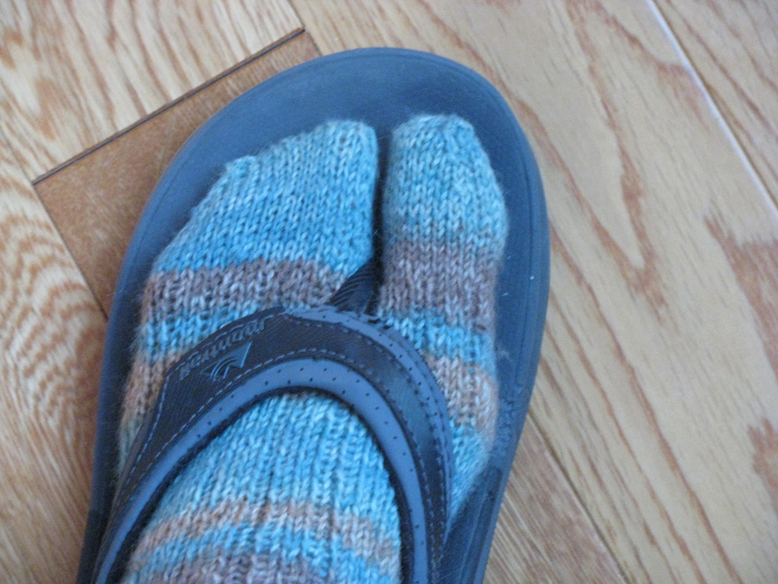 Chris Knits in Niagara: Winter Flip Flop Socks