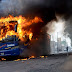 Incendian camión de manifestantes de Aquila