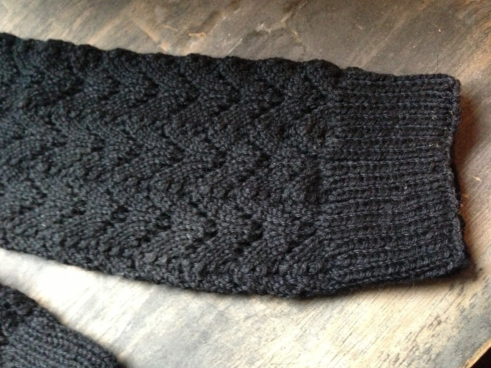 Autumn Hill Llamas & Fiber: Knitting Pattern #2: Horseshoe Lace Legwarmers