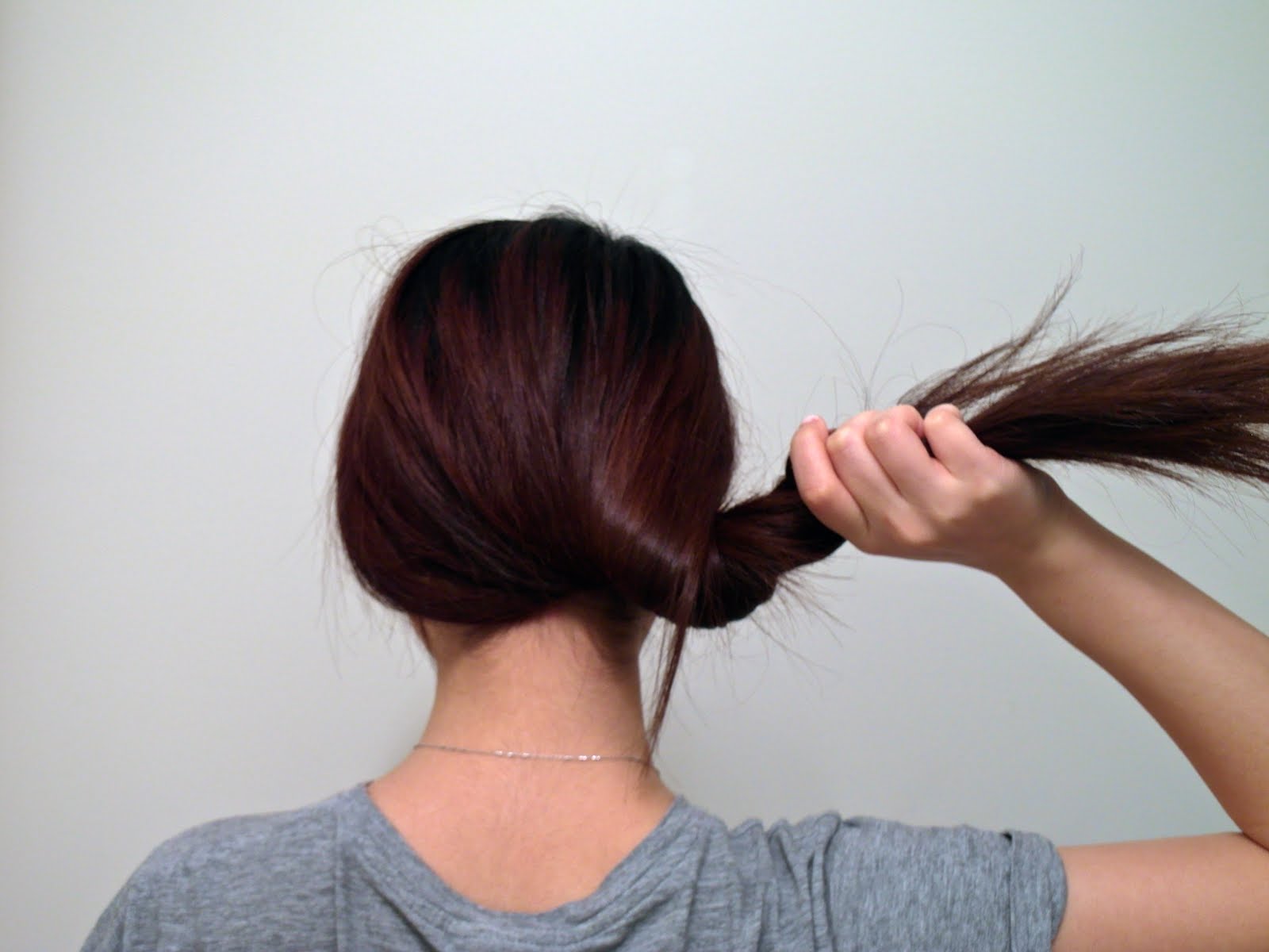How to tie your hair with just a pen.