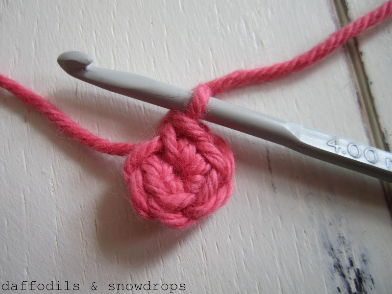 daffodils & snowdrops How To... Make The Mollie Makes Crochet Flower...