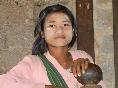 jeune fille maquillée au thanaka