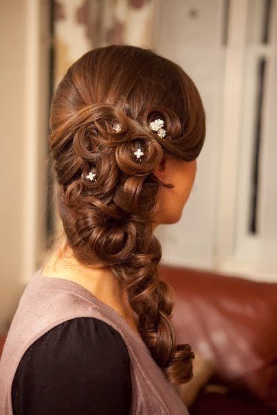 Everthing Girls Side Ponytail Bridesmaid Hairstyles Trends 2014