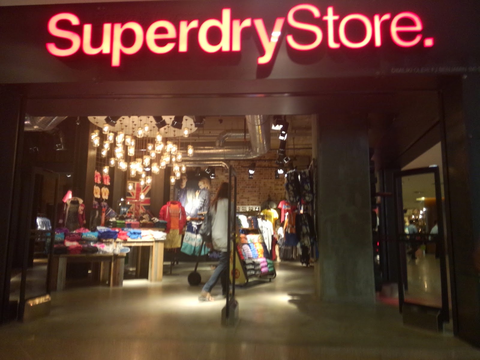 visual merchandise Store visit (Superdry)