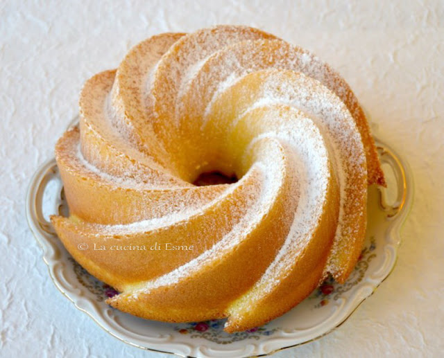 Coconut bund cake e... auguri a tutti i nonni!