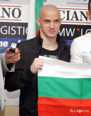 Българският боксьор Александър Александров - Памперса постигна една от най-убедителните победи на летните олимпийски игри в категория до 49 килограма.
