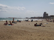 . det är storstads eller badsemester som gäller i sommar kan jag . (strand barcelona)