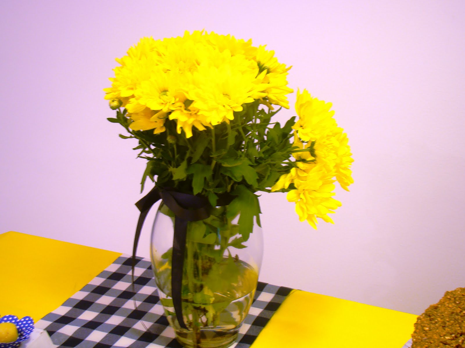 decoracao de festa azul marinho e amarelo:As bandejas brancas e caixas são de MDF foram compradas no Saara e decoracao de festa azul marinho e amarelo:As bandejas brancas e caixas são de MDF foram compradas no Saara e