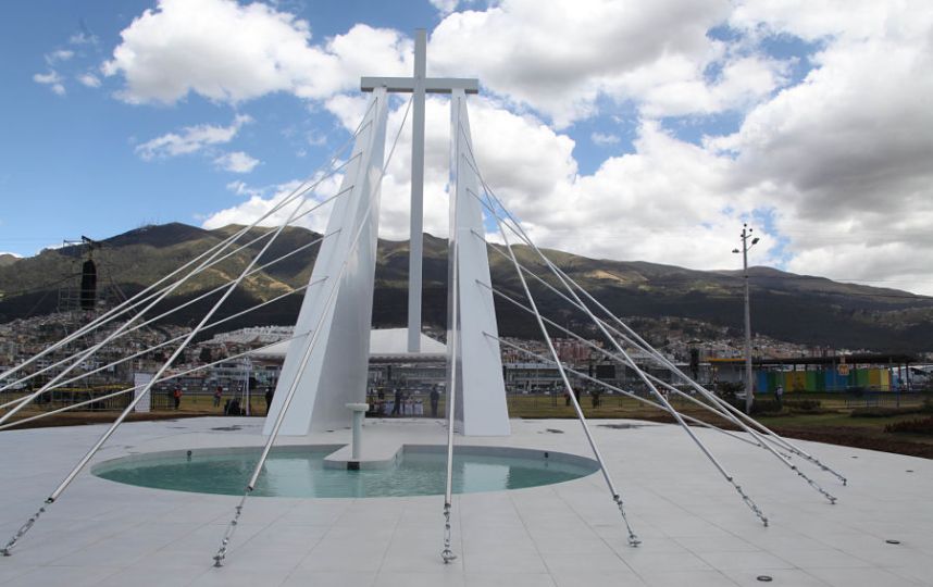 Los ladrillos de Quito Cruz del papa Francisco