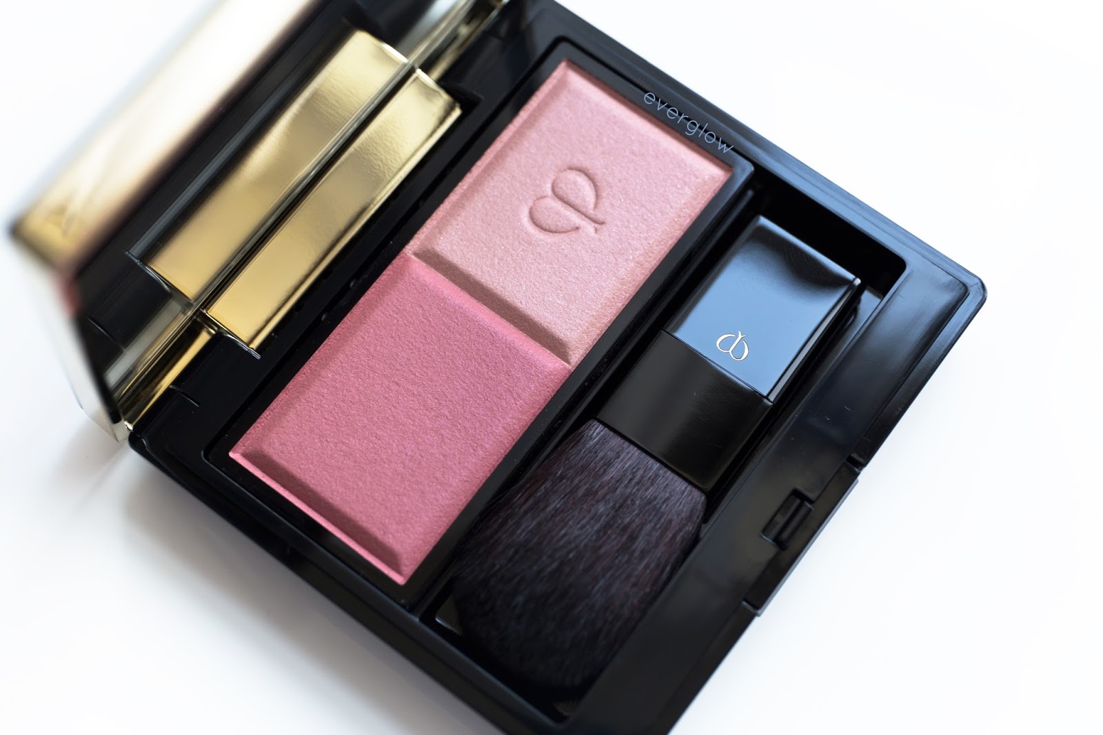 Review Cle de Peau Beaute Powder Blush Duo in 101 On The Everglow