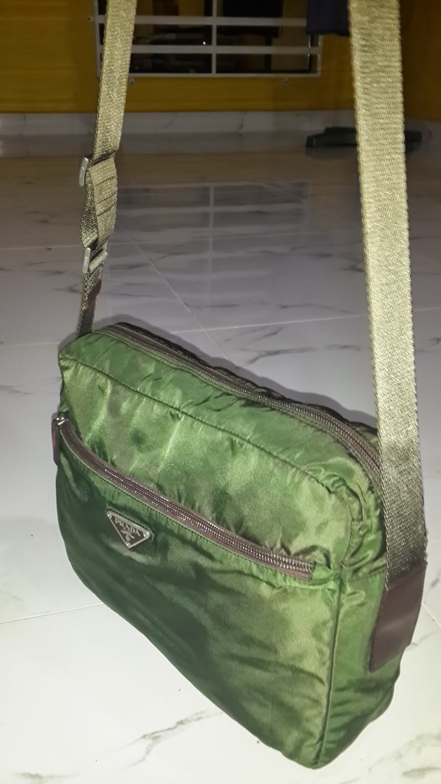 pArT tiMe bUnDLe Authentic Vintage Prada Green Nylon Messenger/Sling
