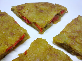 Tortilla Vegana de Patata, Rellena de Pimiento Asado.