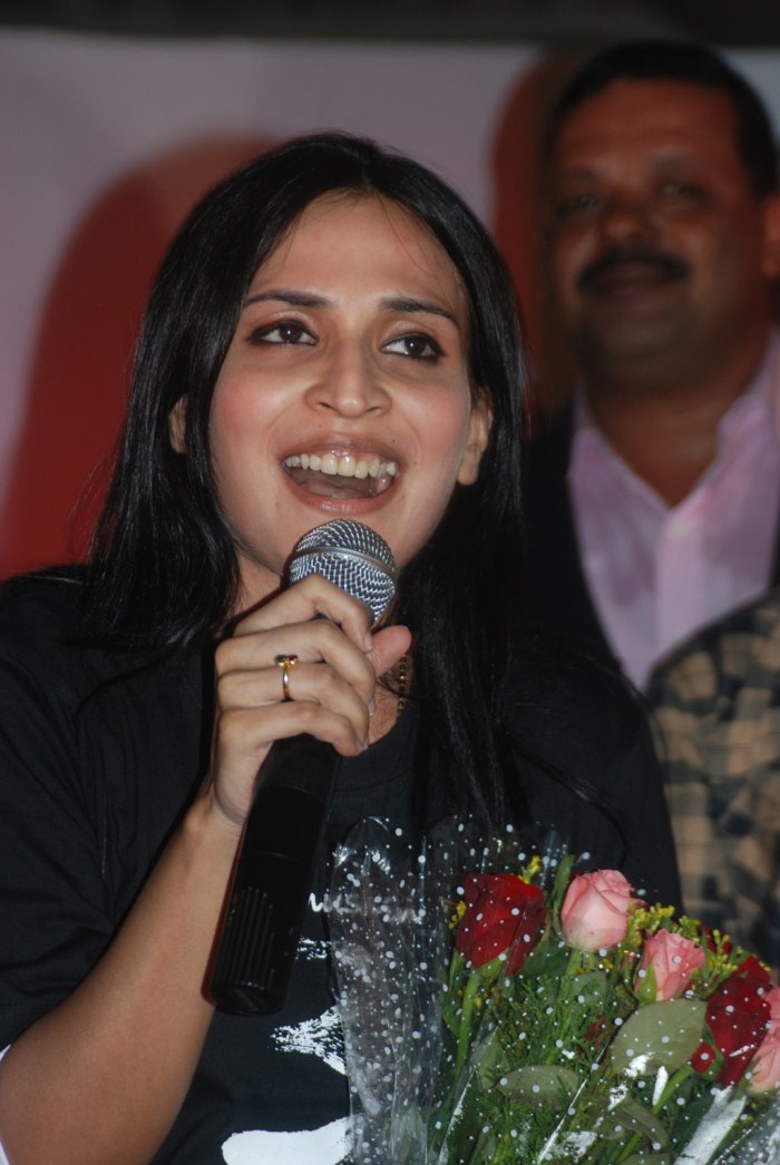 1stbuzz: Aishwarya Dhanush Latest Stills