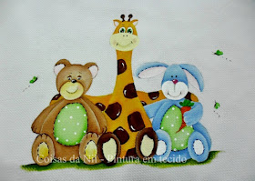 fralda para menino com pintura de ursinho, girafa e coelho 