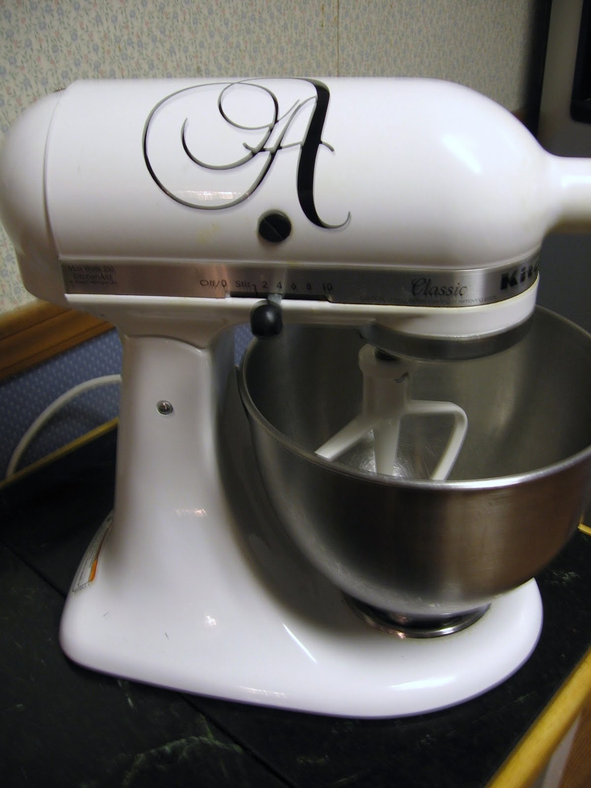 Santa's Gift Shoppe YearRound Kitchenaid Mixer Makeover/Wed. Blog Hop