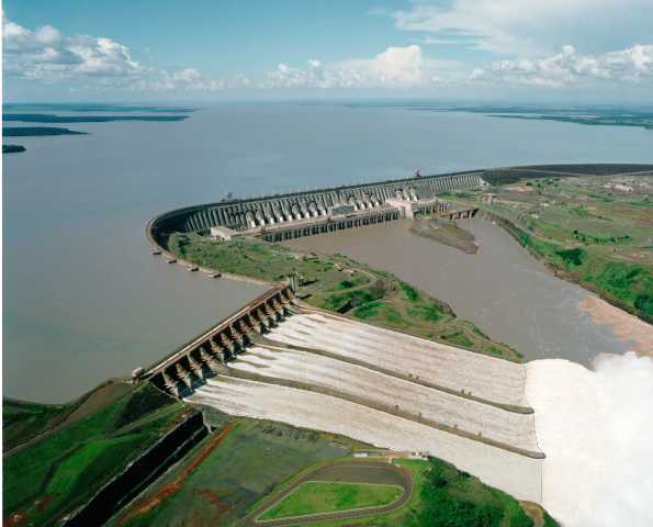 itaipu dam The itaipu dam is constructed across the seventh longest river, the paran river the dam is capable of producing 14 gigawatts of electricity. itaipu dam The itaipu dam is constructed across the seventh longest river, the paran river the dam is capable of producing 14 gigawatts of electricity.