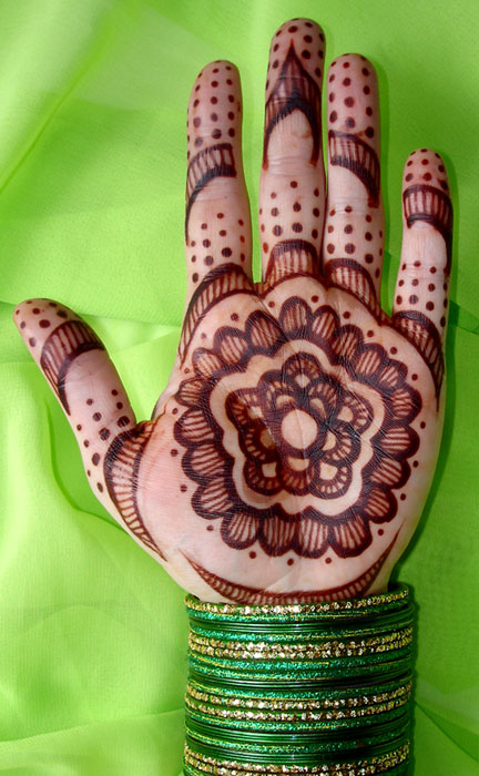 Henna designs are very popular everywhere in the world Henna designs are very popular everywhere in the world