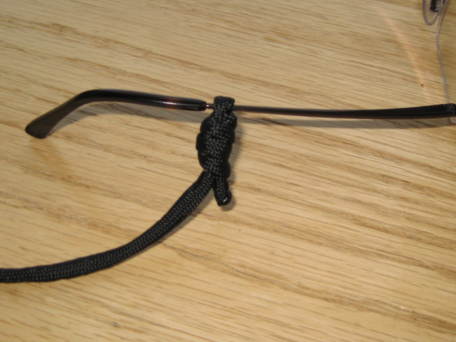 Paracord 101 Adjustable Glasses Lanyard