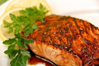 salmón-en-salsa-de-soja.jpg <img src="salmón-en-salsa-de-soja.jpg" alt="una comida rica en proteínas, no proporciona azúcar y solamente una pequeña cantidad de grasa buena">