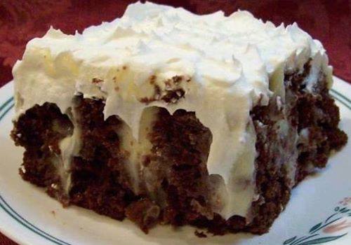 APRON AND PANS POKE HOLE CAKE APRON AND PANS POKE HOLE CAKE