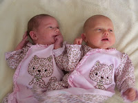 gambar Bayi Kembar