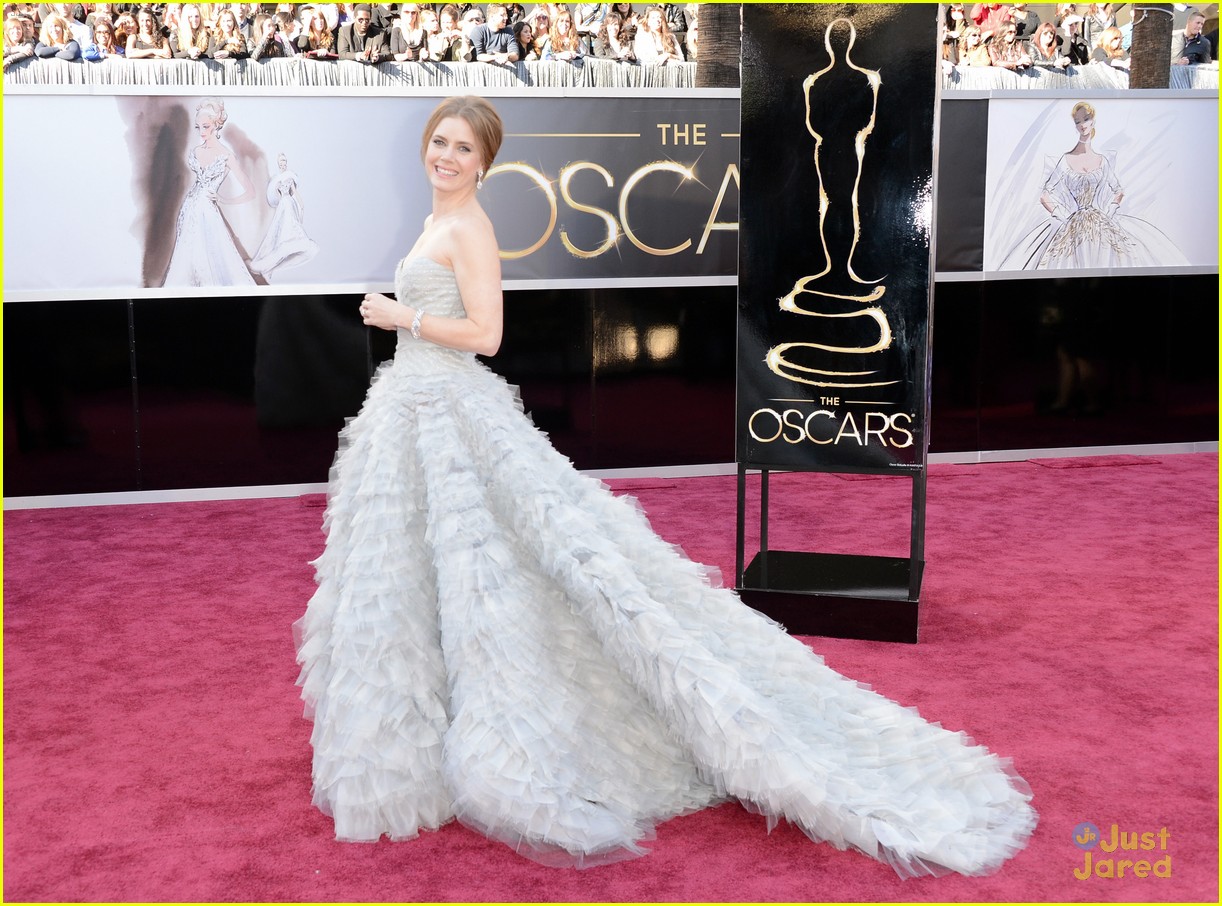 http://2.bp.blogspot.com/-cWTVTnUlY1A/UStQY-Ogp4I/AAAAAAAAVr0/zTFeh6ZcW_Y/s1600/amy-adams-darren-le-gallo-oscars-2013-red-carpet-03.jpg