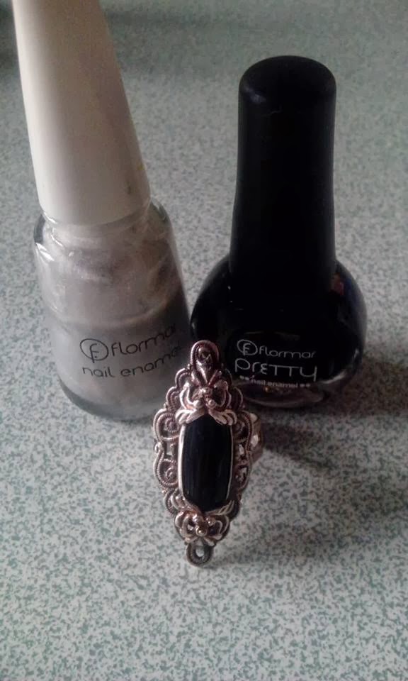 Sakli Dunyam Ojeler Ve Takilarin Uyumu