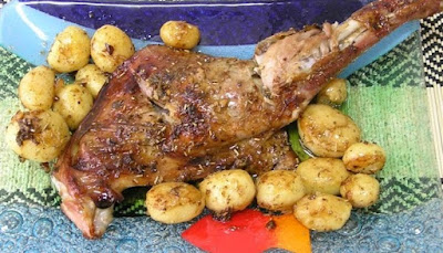 Pierna de cordero a la provenzal con patatas salteadas, receta paso a paso