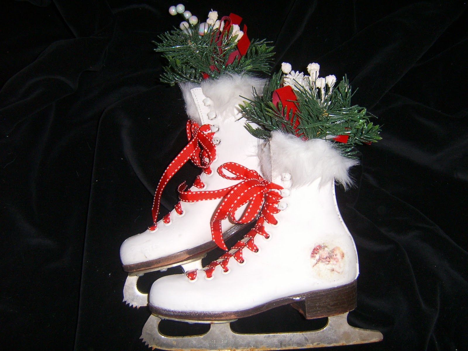 LittleMissMaggie Vintage Ice Skates Get a Decorative Look