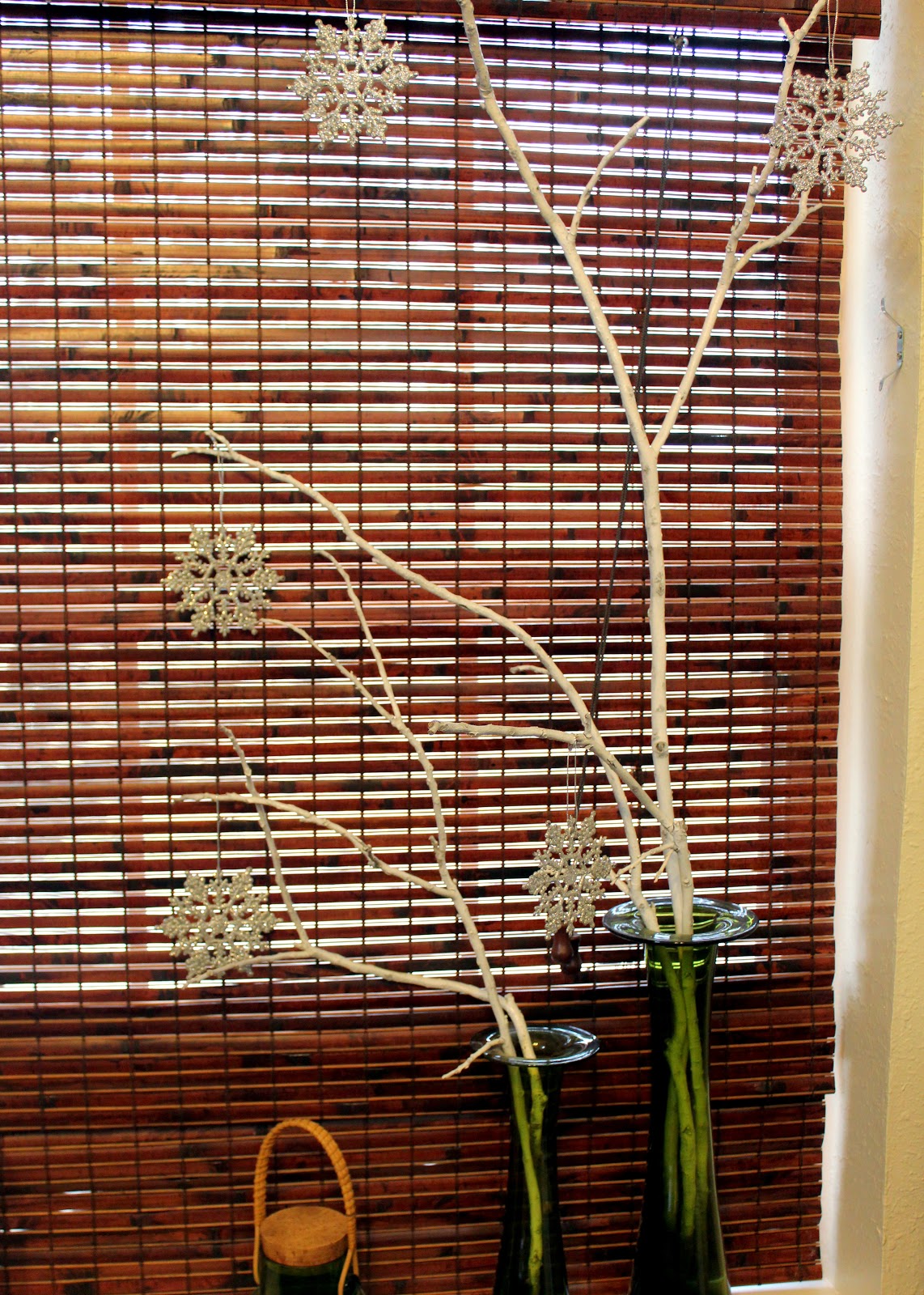 6 Ways to Decorate for Christmas (Inexpensively) The Cream to My Coffee