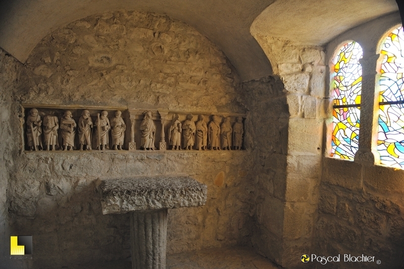 chapelle du château de Vogüé avec bas relief photo blachier pascal