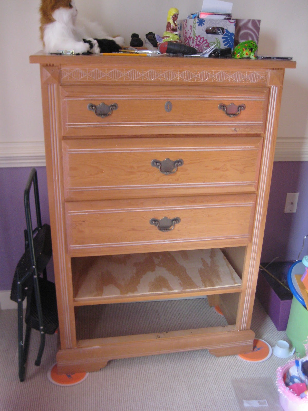SheShe The Home Magician Unifying mismatched furniture