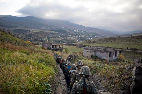 Represalia de Armenia deja cinco soldados de Azerbaiyán muertos