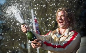 filme rush - no limite da emoção chris hemsworth champagne filme rush - no limite da emoção chris hemsworth champagne