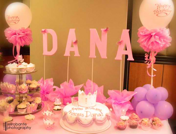 the cake and cupcakes table