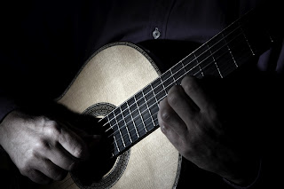 The guitar Jonathan Prag plays is Manuel Contreras double top