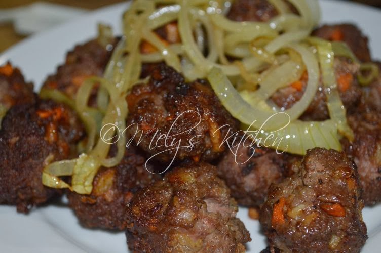 Mely's kitchen Beef Bolabola