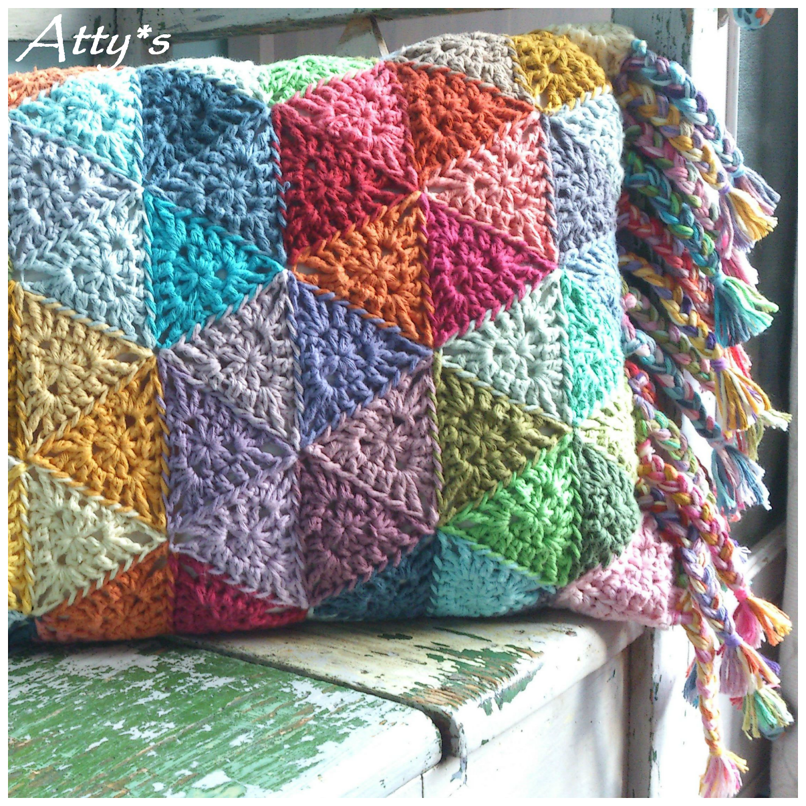 atty's "Triangle Circle" Pillow