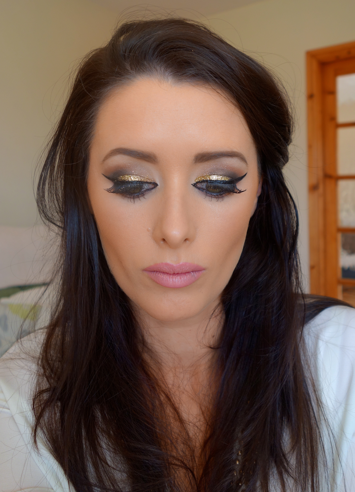 O'Brien Gold Glitter & smokey eye cut crease tutorial