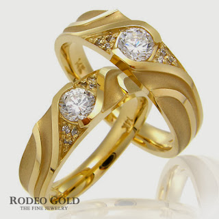 http://www.rodeogold.com/new-engagement-rings/gold-engagement-rings-tcr96836#.UpoMGo2ExAI