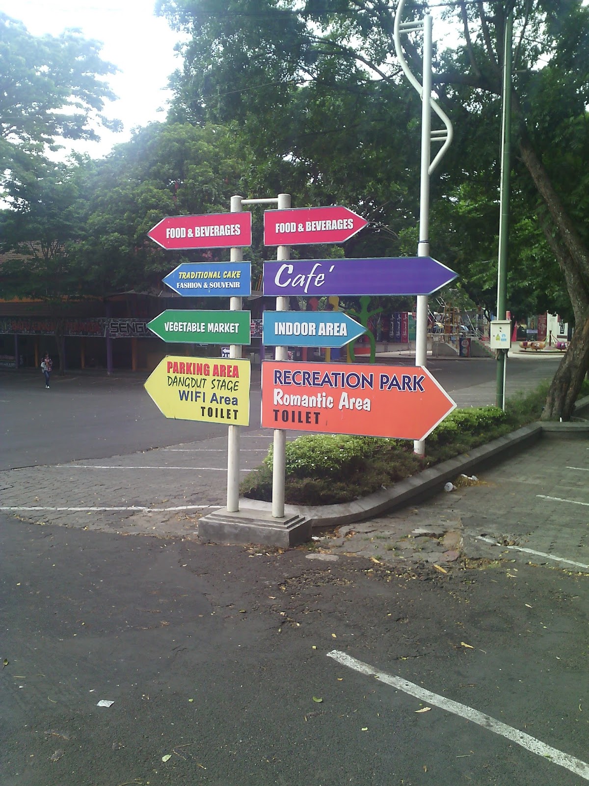Blog Novi Oktober 2015 Harga tiket masuk ke Taman Rekreasi Sengkaling ini termasuk relatif murah dimana MASUK TAMAN REKREASI SENGKALING HTM perorangan Rp 25 000 pintu utama