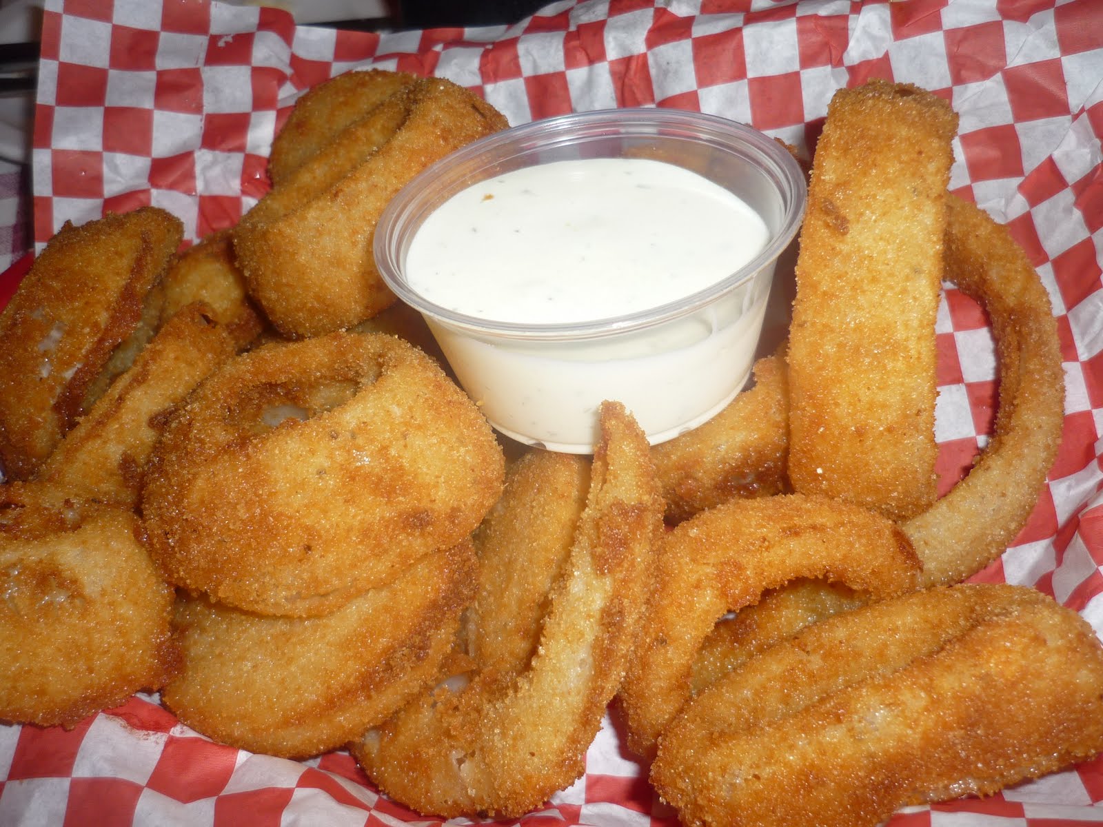 Smokin' Chokin' and Chowing with the King Dell Rhea's Chicken Basket
