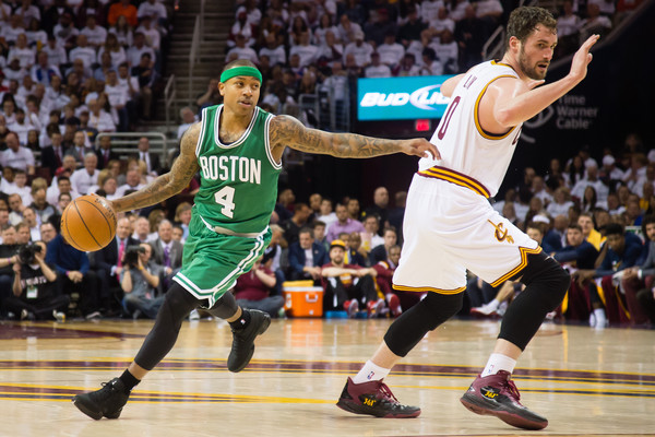 Isaiah Thomas / Kevin Love Isaiah Thomas crosse Kevin Love