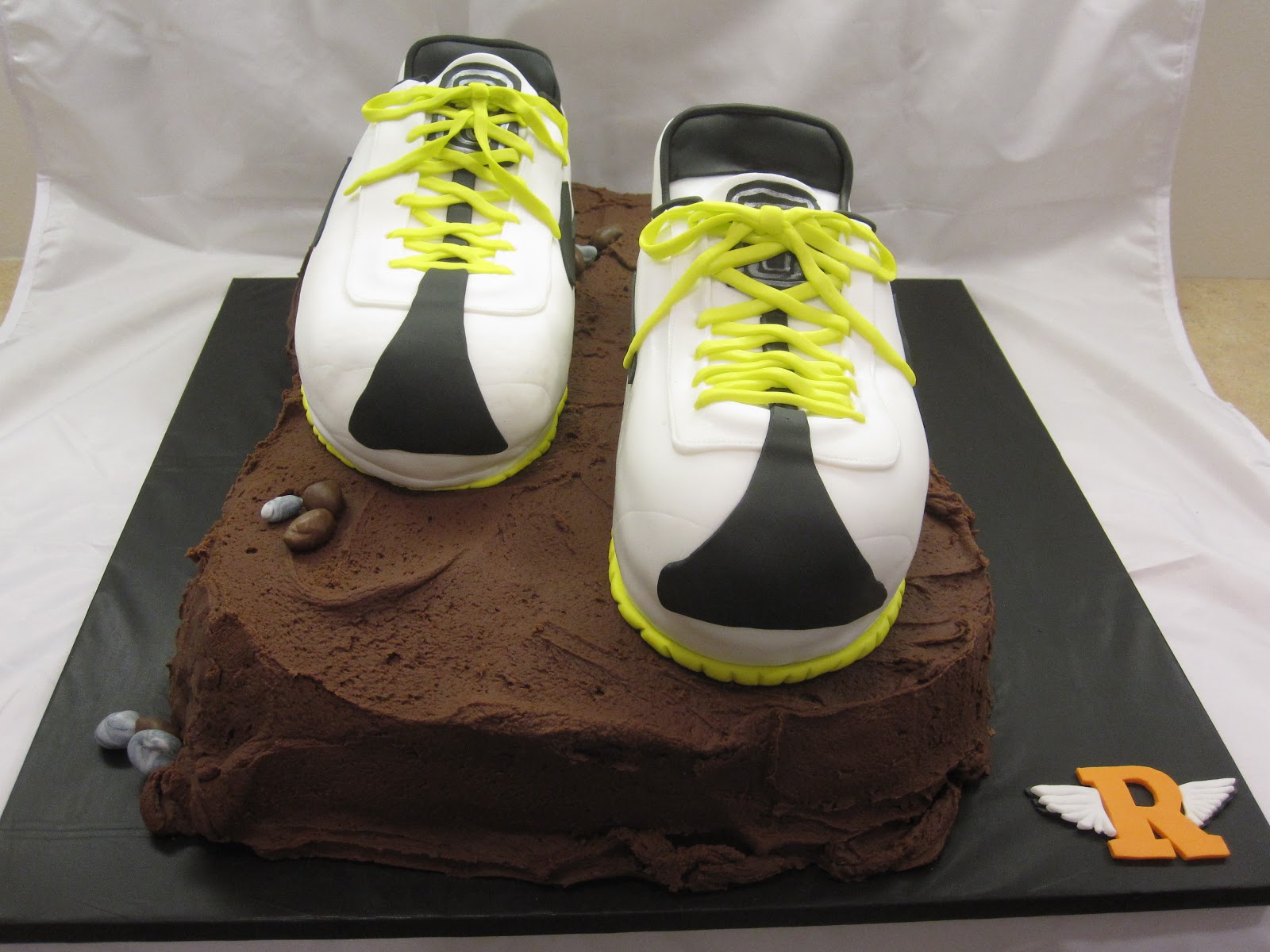 cross+country+shoe+cake+better.JPG