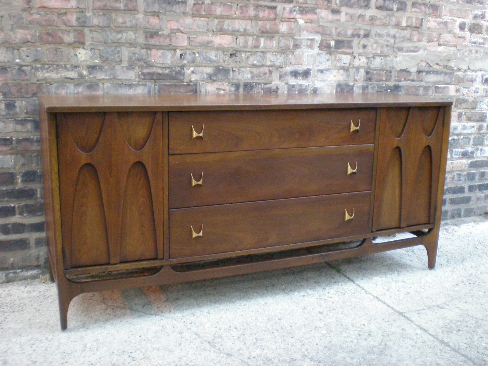 Mid Century Chicago Broyhill Brasilia Credenza